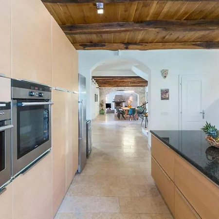Santa Maria Domenica For Up To 12 Persons * Kaštelir