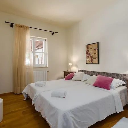 Villa Santa Maria Domenica For Up To 12 Persons *