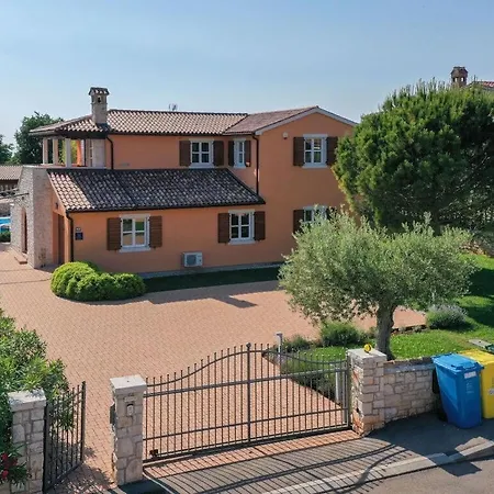 Santa Maria Domenica For Up To 12 Persons *